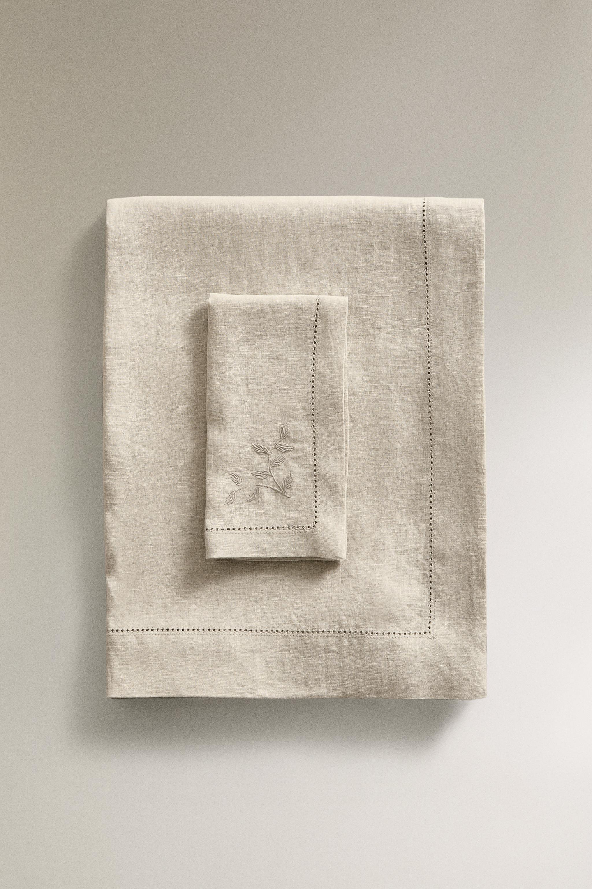 LINEN TABLECLOTH WITH FLORAL EMBROIDERY